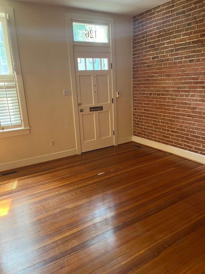 126 N Payne St - Photo 3 of 20