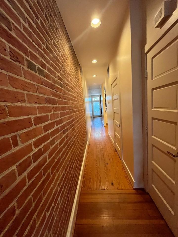 126 N Payne St - Photo 4 of 20