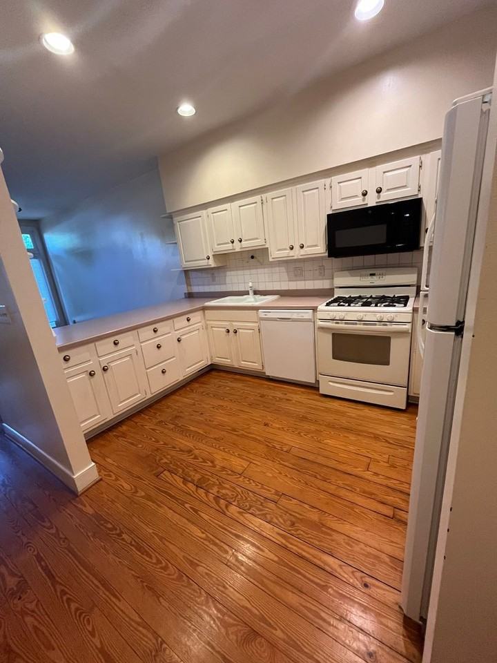 126 N Payne St - Photo 5 of 20