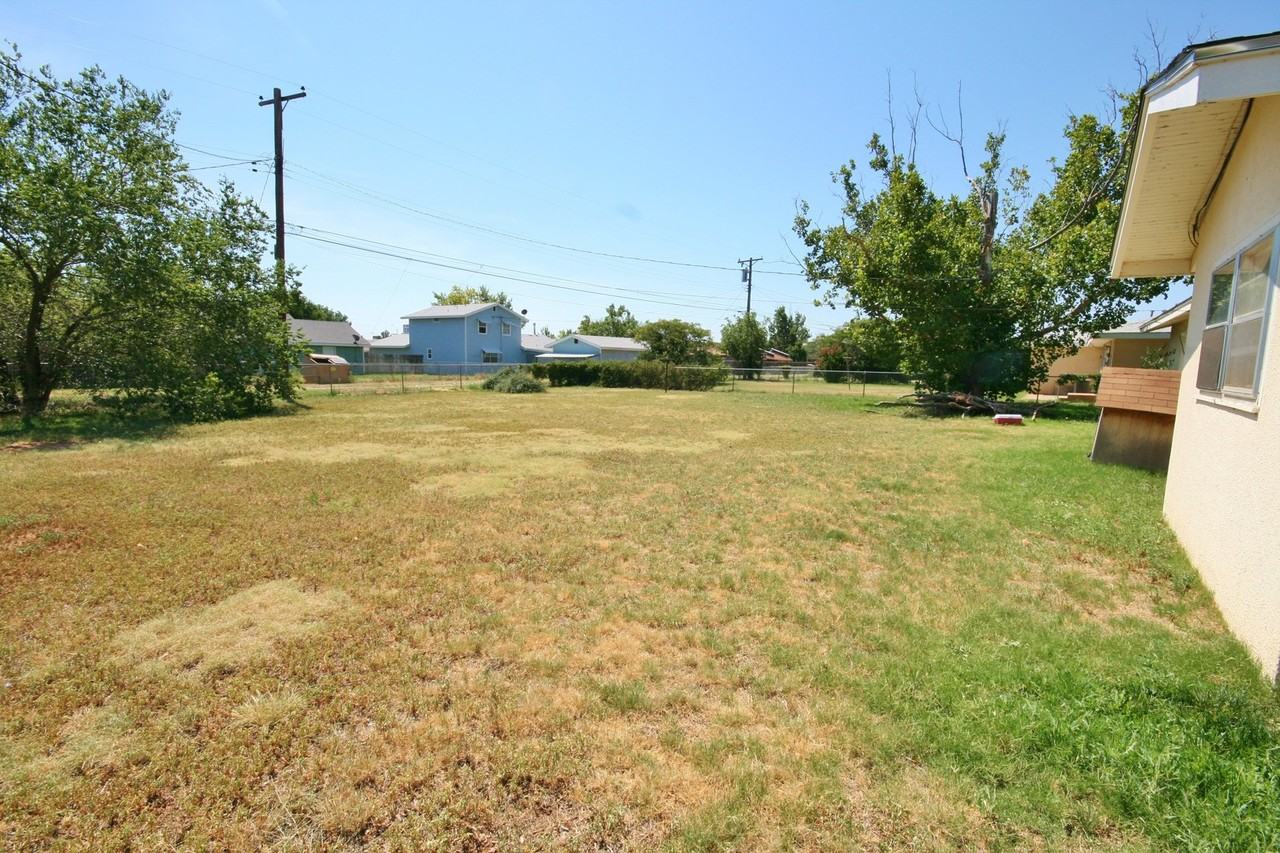 2625 Sheldon St - Photo 2 of 18