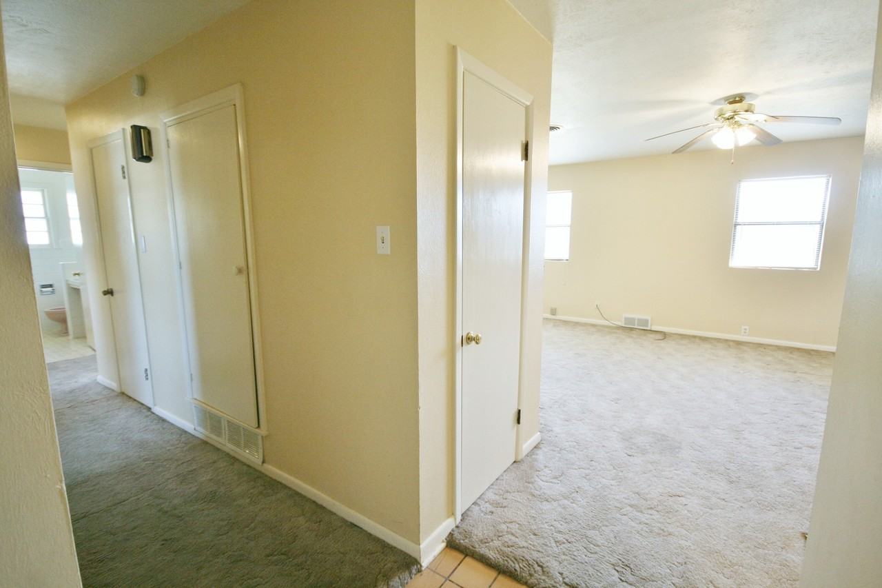 2625 Sheldon St - Photo 3 of 18