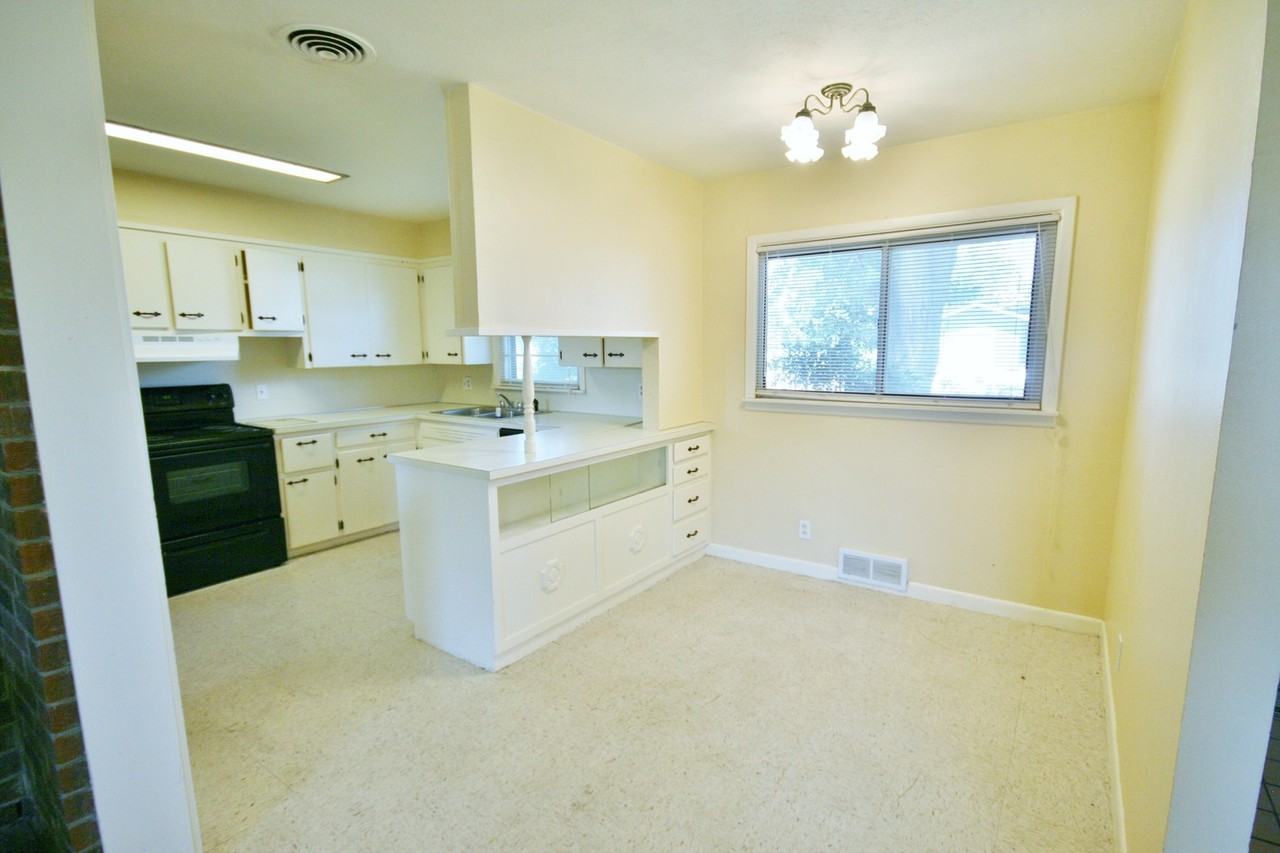 2625 Sheldon St - Photo 6 of 18