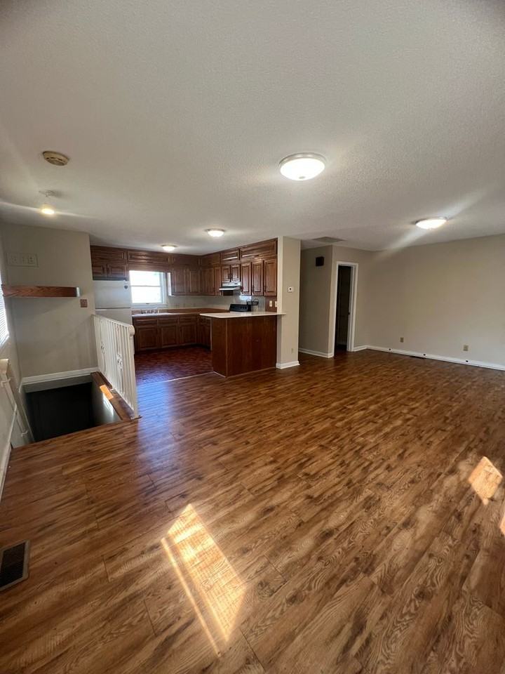 213 E Buford St - Photo 2 of 29