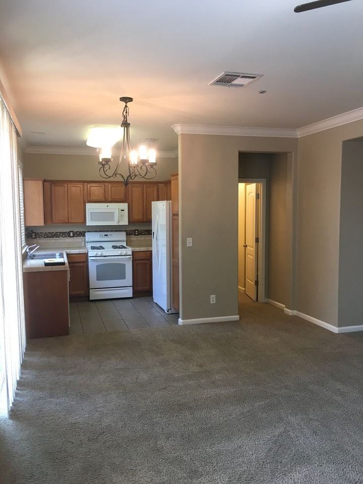 2113 Vienna Way - Photo 2 of 8