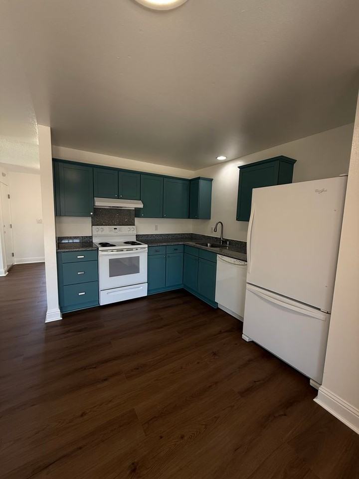 5874 Moraga Ave - Photo 7 of 23