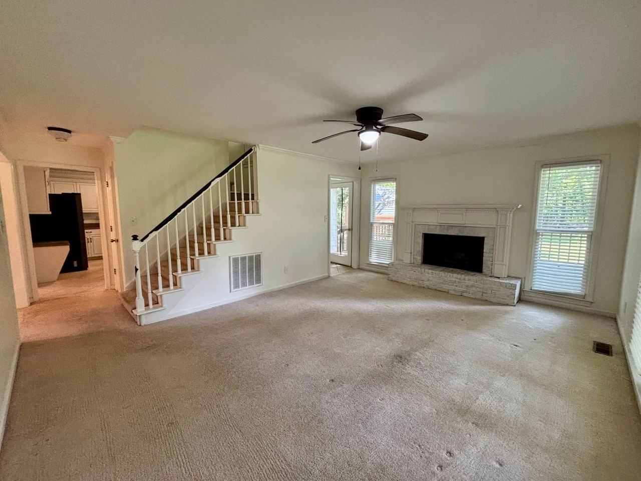 4160 Creekwood Dr - Photo 4 of 38
