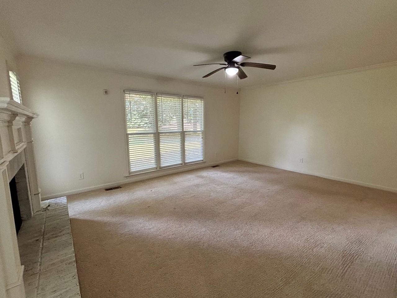 4160 Creekwood Dr - Photo 5 of 38