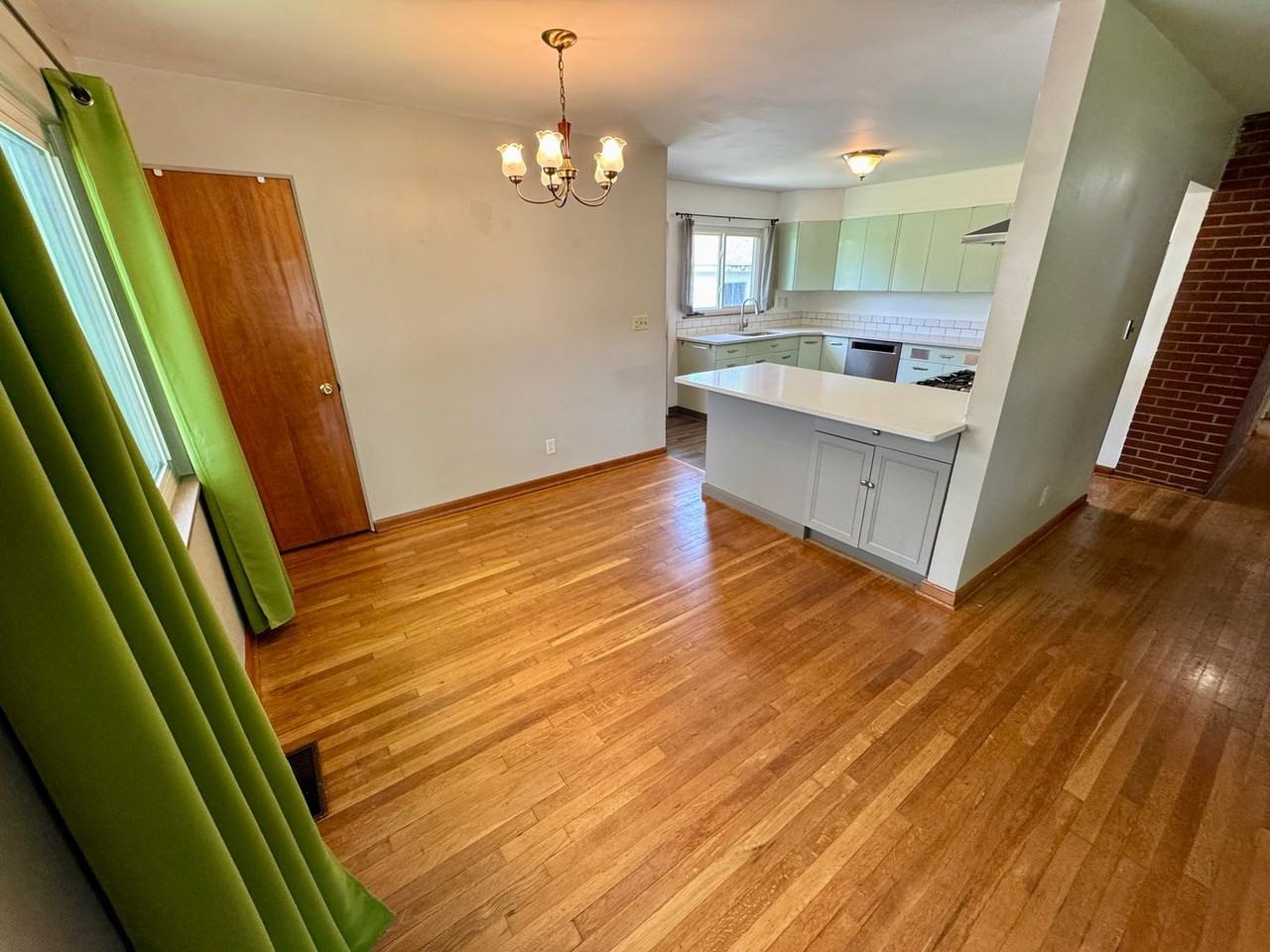 2562 Bristol Rd - Photo 6 of 43