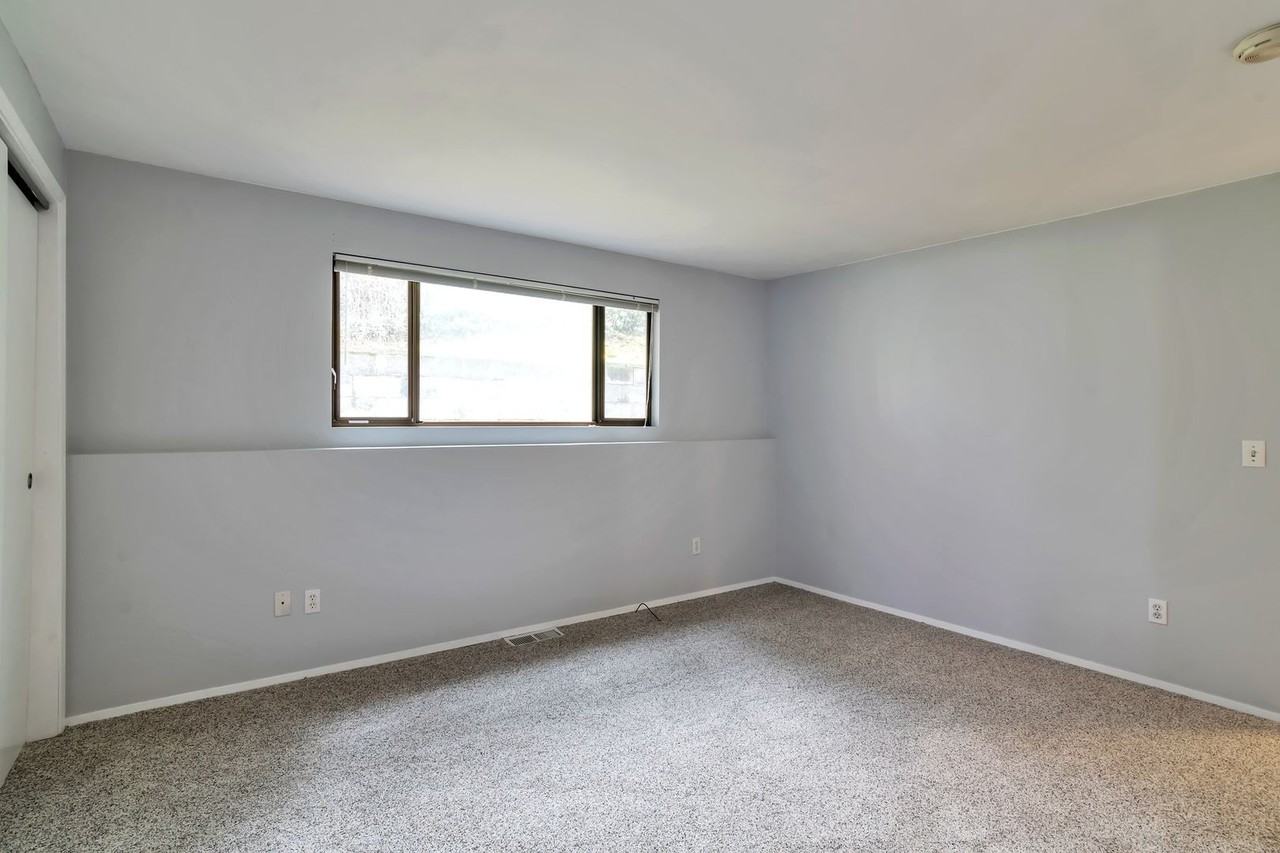 9606 241st Pl Sw - Photo 5 of 25