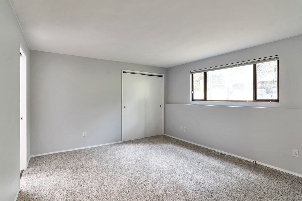 9606 241st Pl Sw - Photo 7 of 25