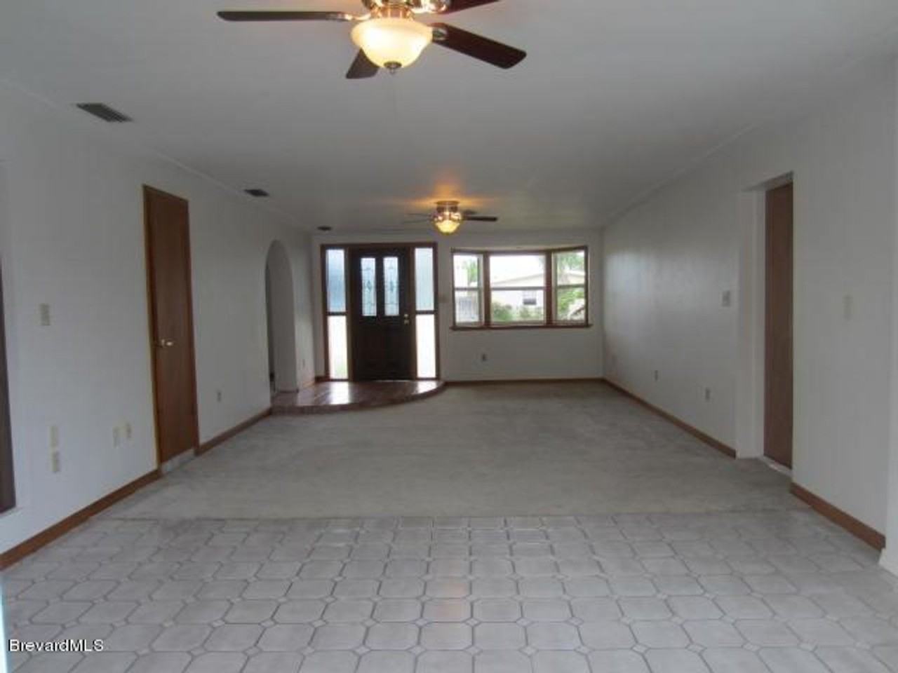 129 Martin St - Photo 2 of 9