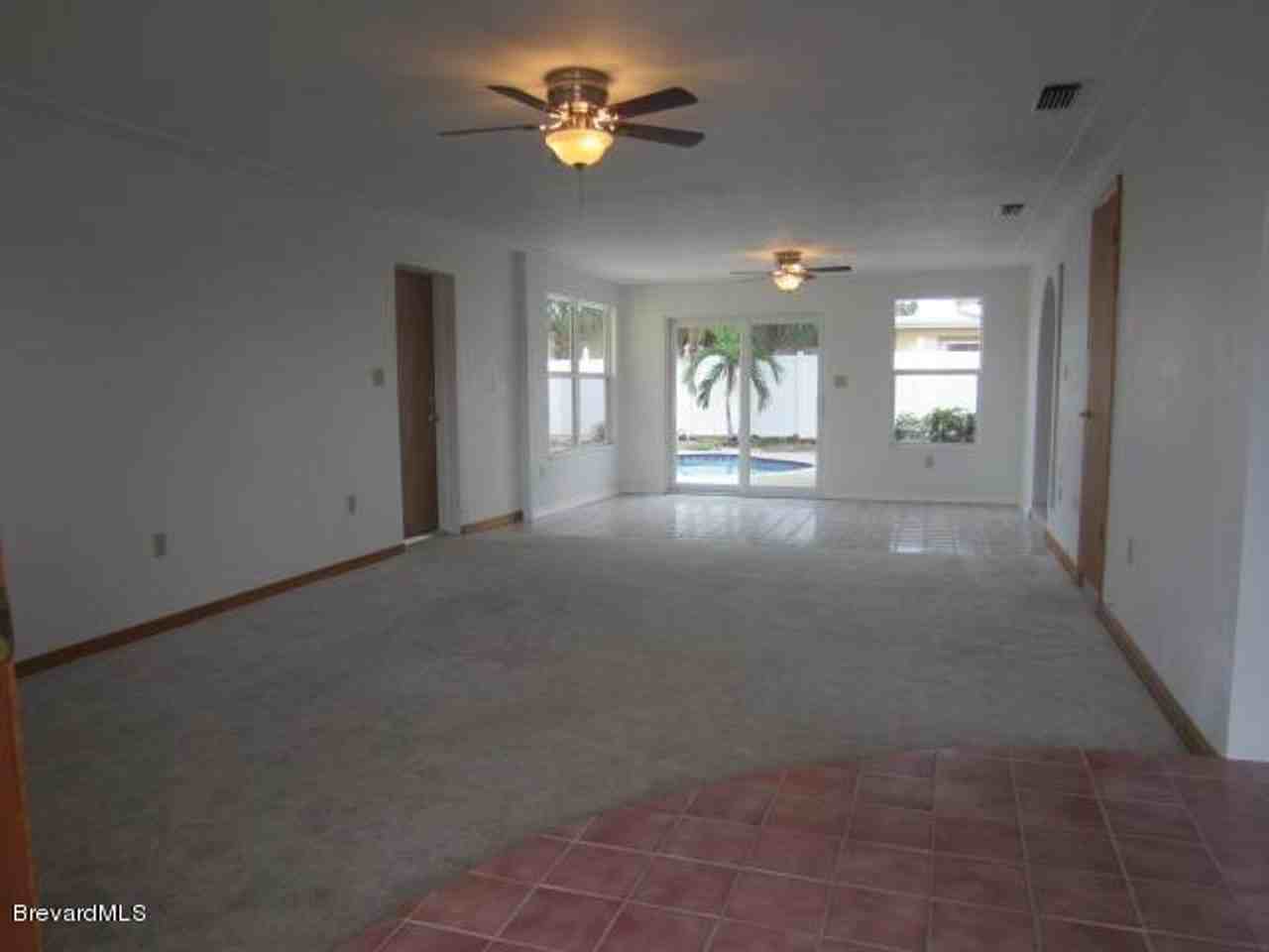 129 Martin St - Photo 3 of 9