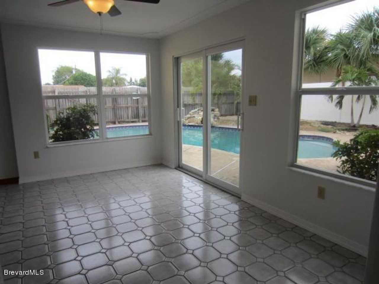 129 Martin St - Photo 4 of 9