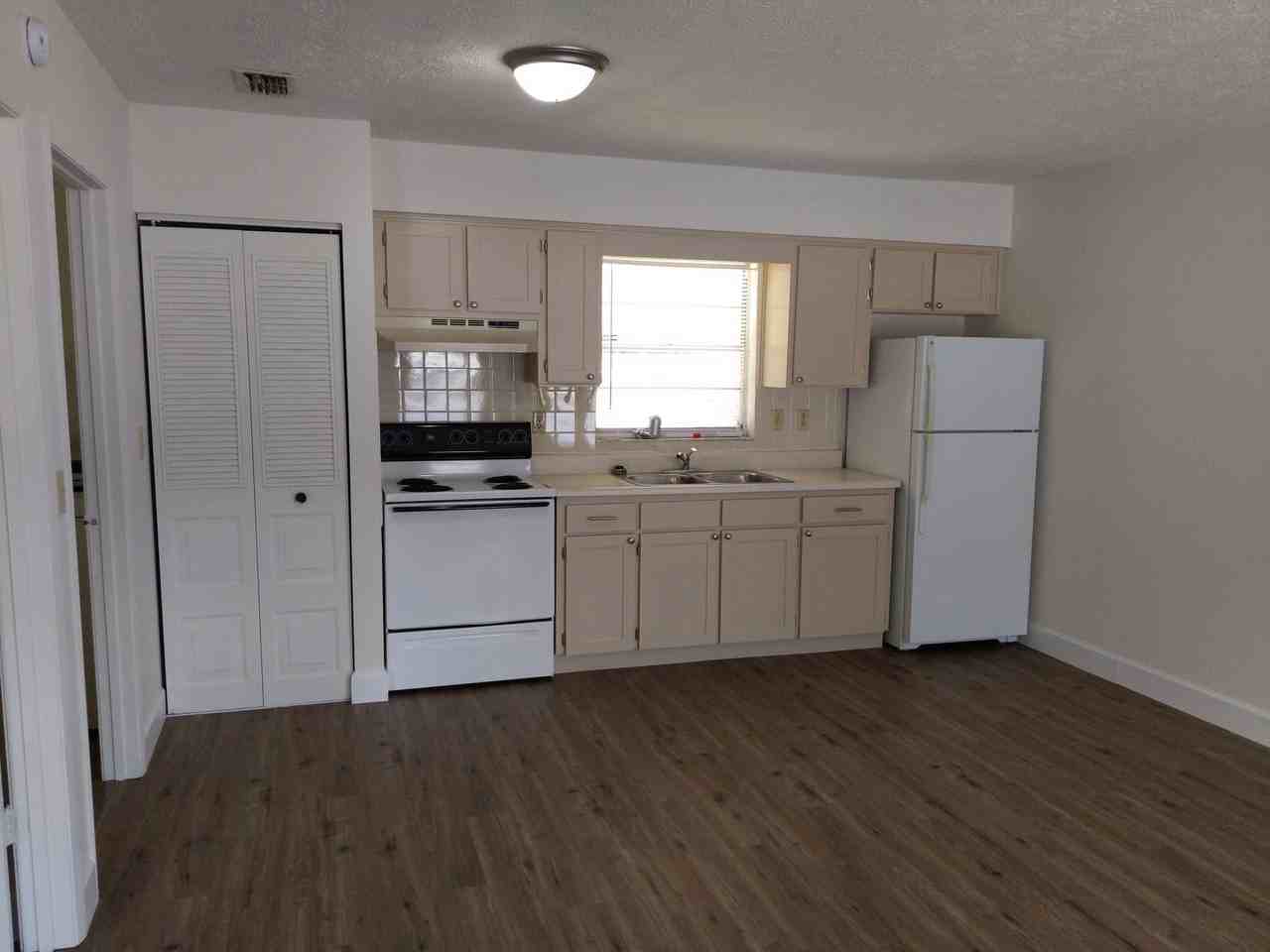 37232 Clinton Ave - Photo 4 of 4