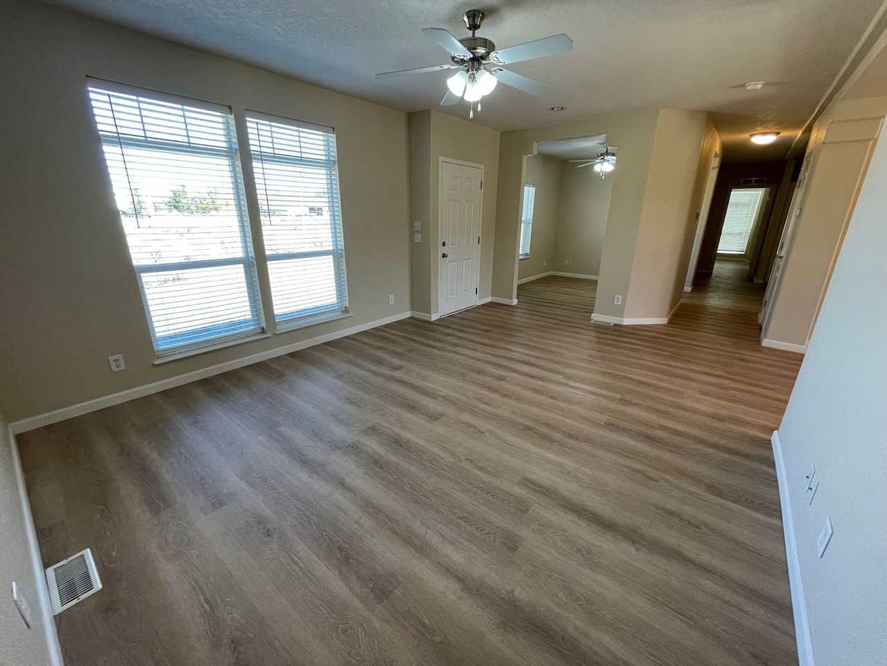 2335 Jacobsen Ln - Photo 3 of 14