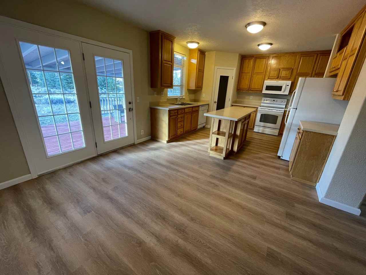 2335 Jacobsen Ln - Photo 4 of 14