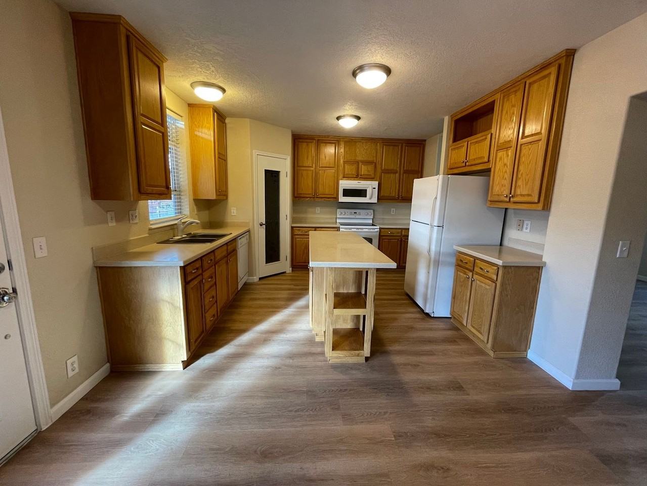 2335 Jacobsen Ln - Photo 5 of 14