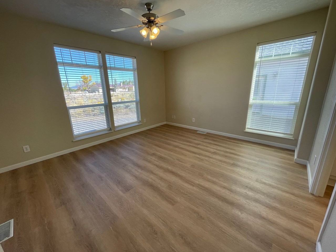 2335 Jacobsen Ln - Photo 6 of 14