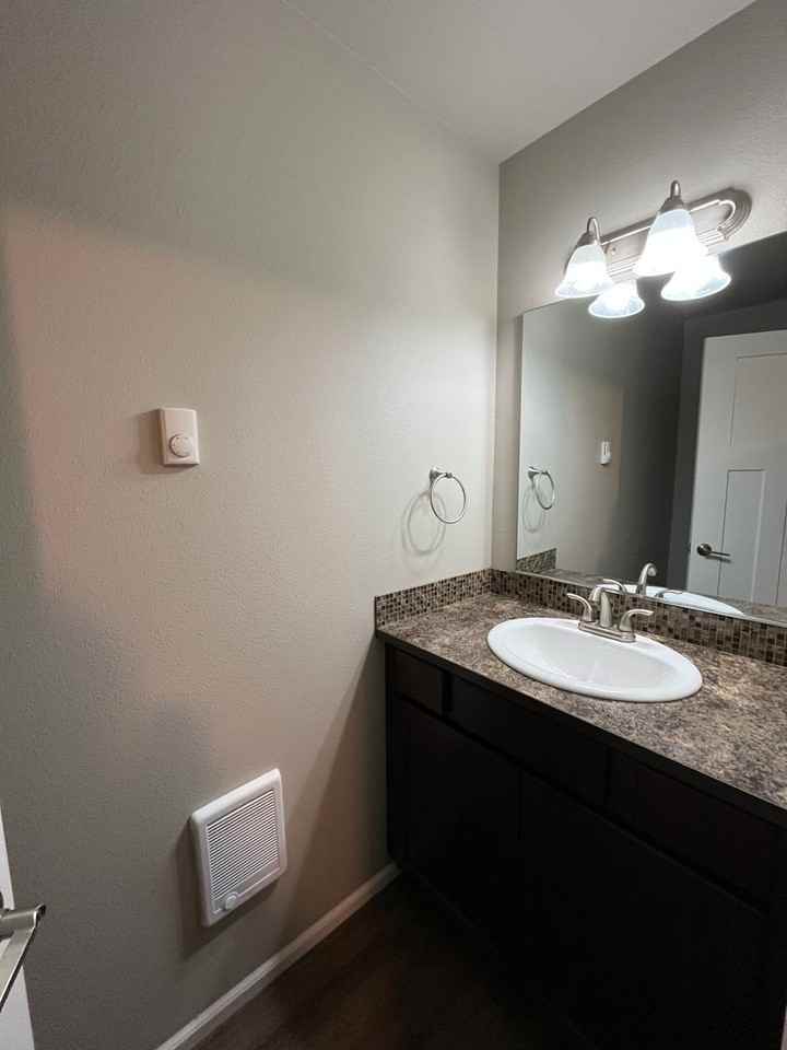 2328 Verona St #101 - Photo 7 of 17