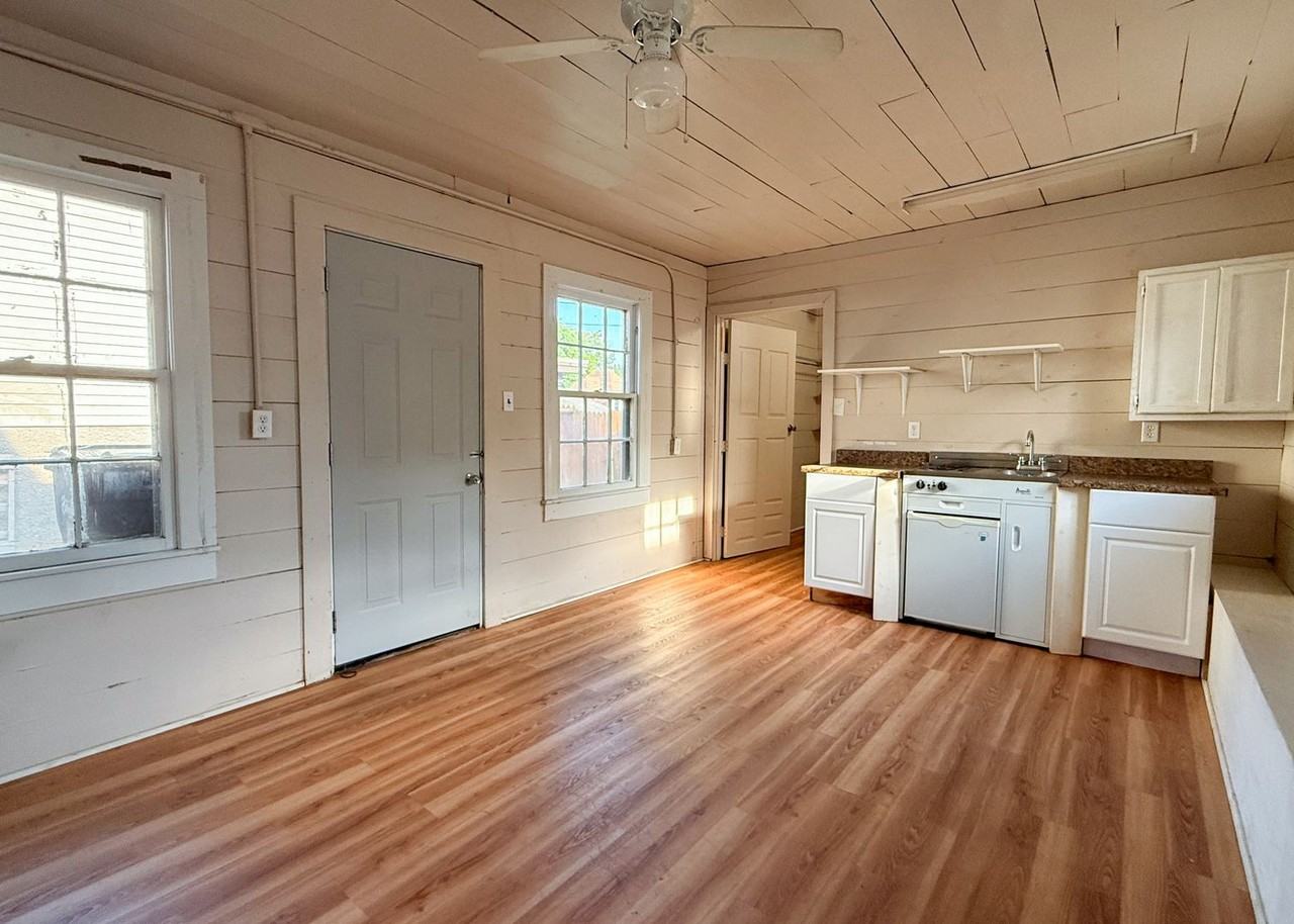 520 Searcy St - Photo 4 of 11