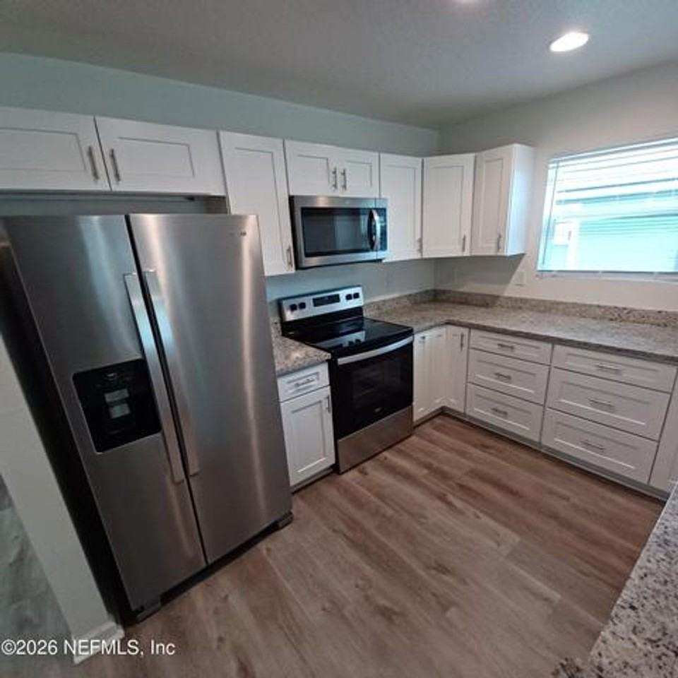 956 W 9th St - Photo 6 of 24