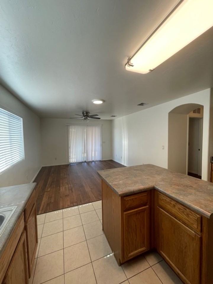 2057 W Silver Meadow Pl - Photo 4 of 18