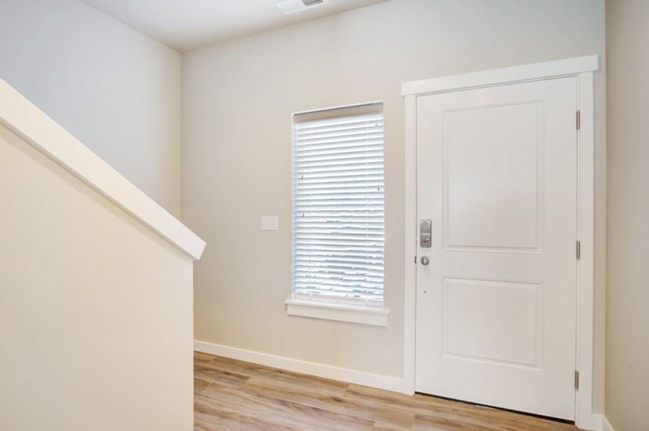 8438 63rd Pl Ne - Photo 2 of 22