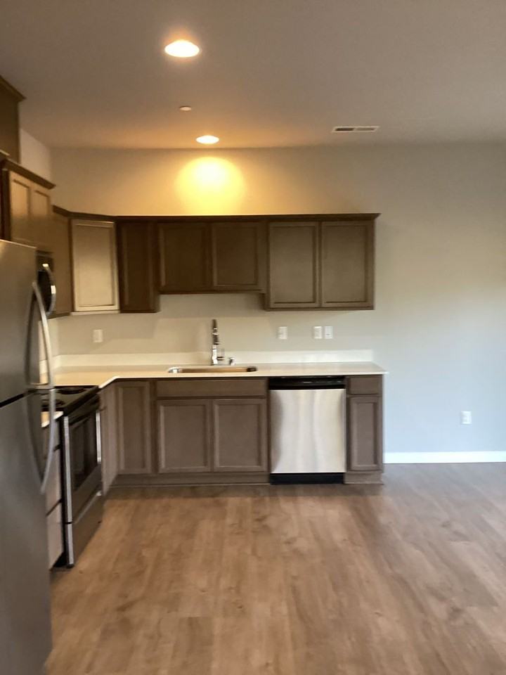 8438 63rd Pl Ne - Photo 3 of 22