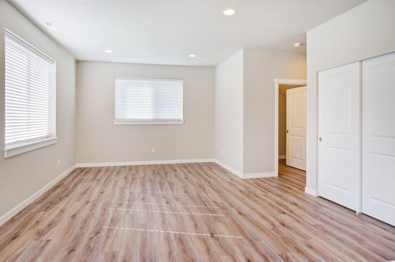 8438 63rd Pl Ne - Photo 5 of 22
