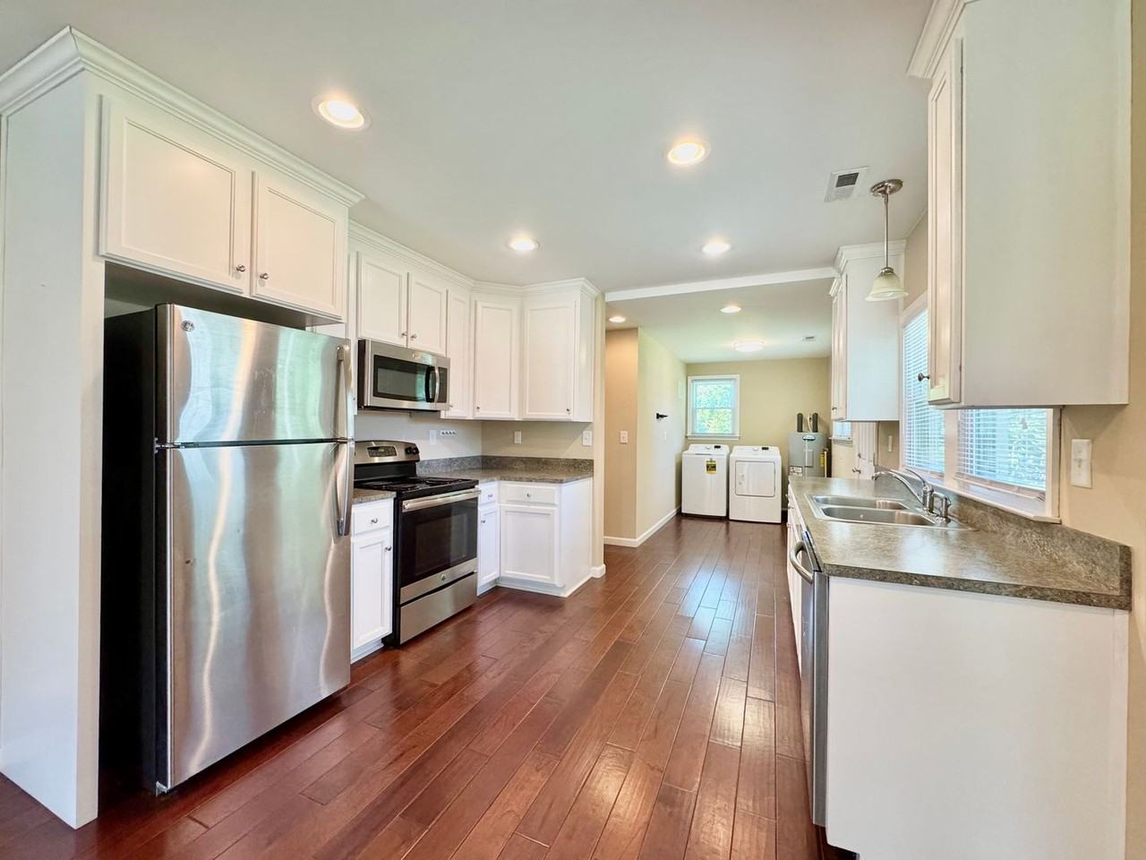 519 Walnut St - Photo 4 of 18