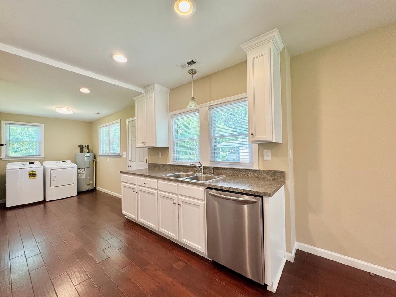 519 Walnut St - Photo 5 of 18