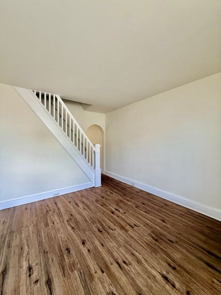 1844 Hart Ln - Photo 2 of 15
