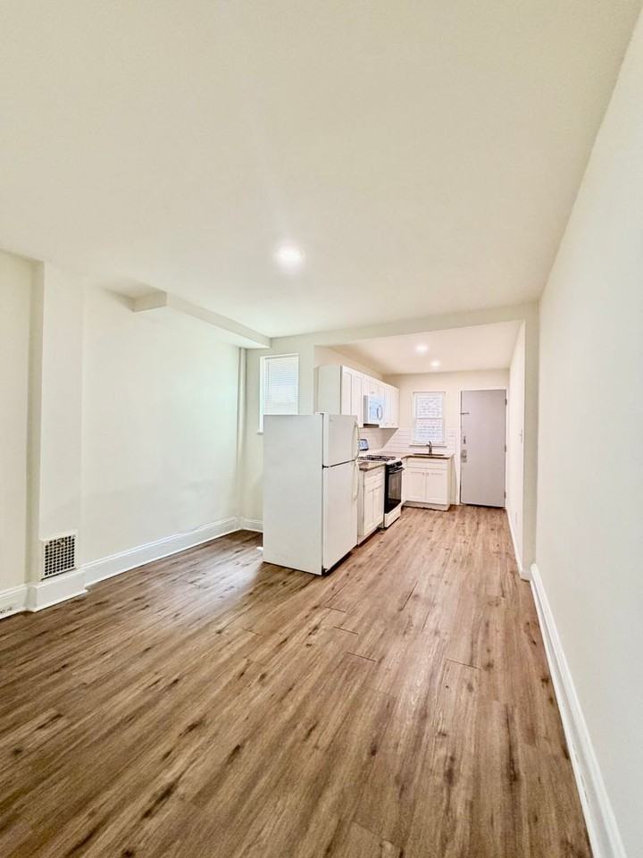 1844 Hart Ln - Photo 3 of 15