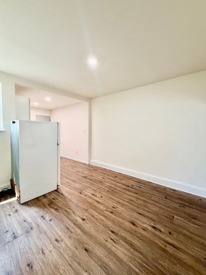 1844 Hart Ln - Photo 4 of 15