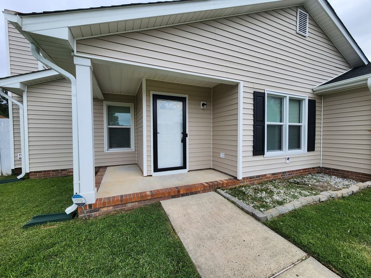 2212 Mossy Cup Ln - Photo 2 of 11