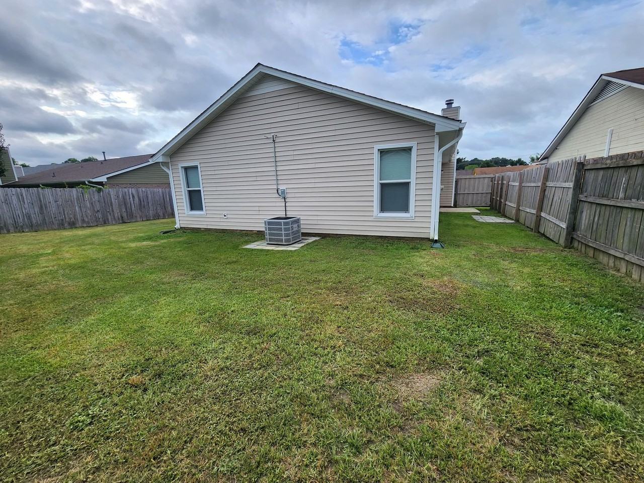 2212 Mossy Cup Ln - Photo 3 of 11