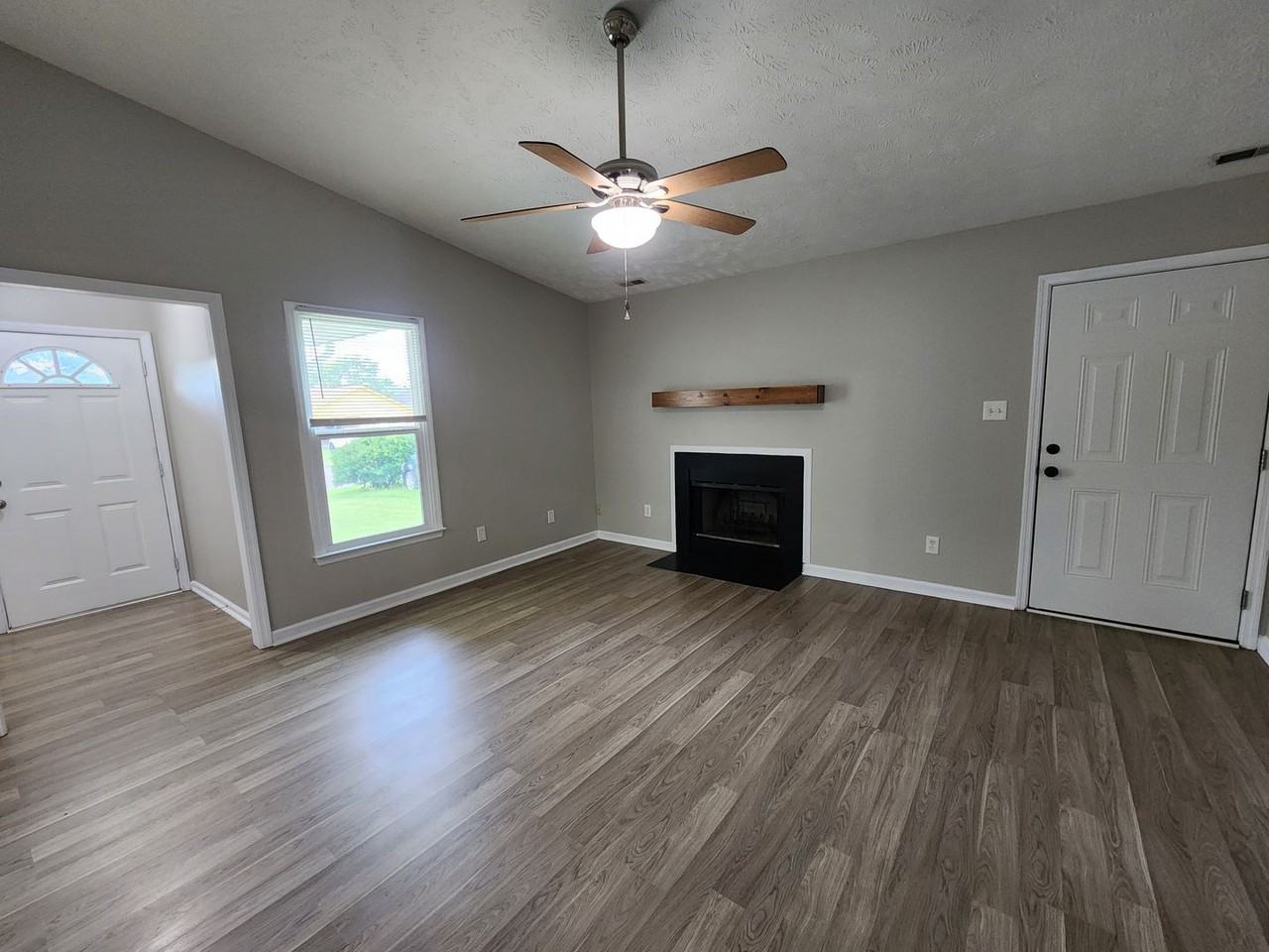 2212 Mossy Cup Ln - Photo 5 of 11