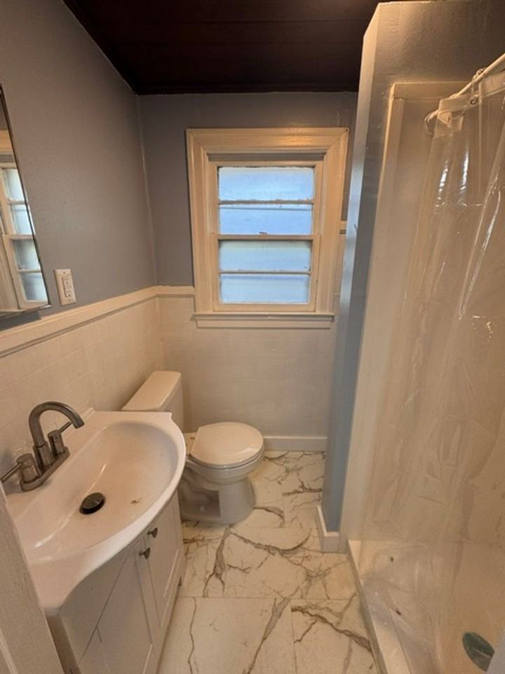 407 Lane St Se - Photo 3 of 5