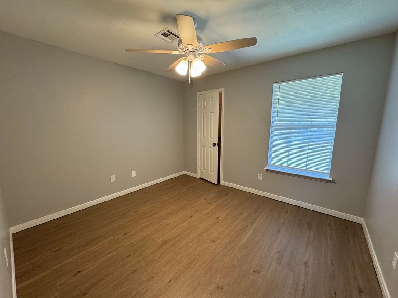 10233 Hyacinth Ln #A - Photo 5 of 17