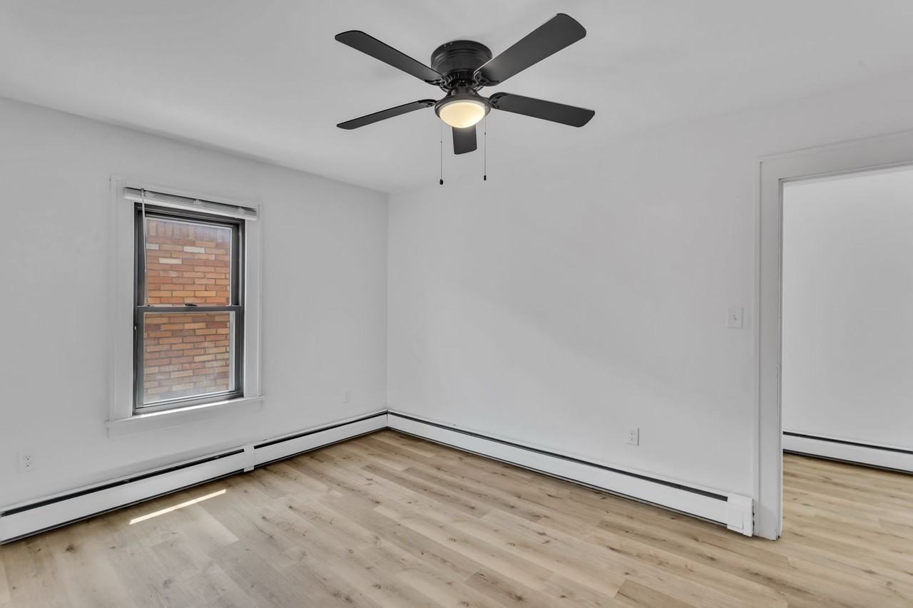 1002 Fordham Ave - Photo 4 of 38