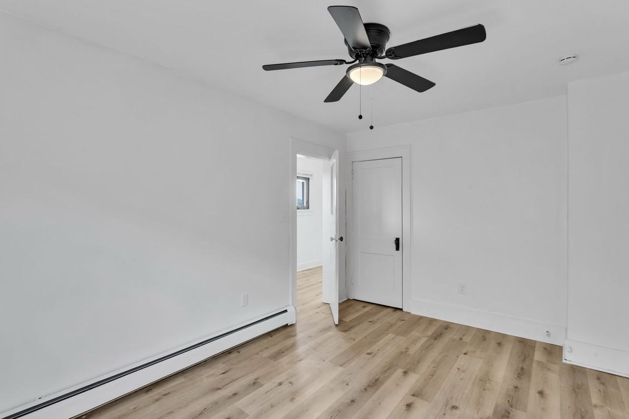 1002 Fordham Ave - Photo 5 of 38