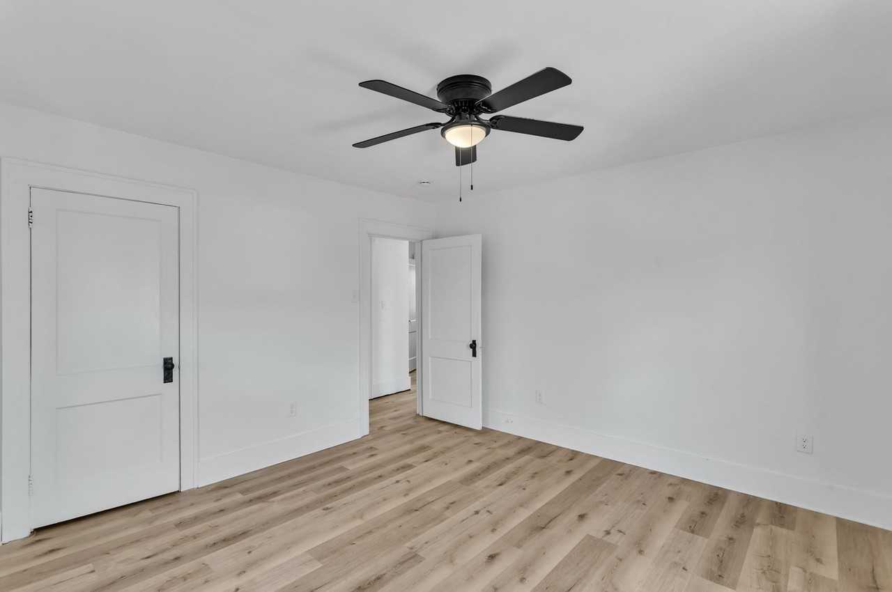 1002 Fordham Ave - Photo 6 of 38