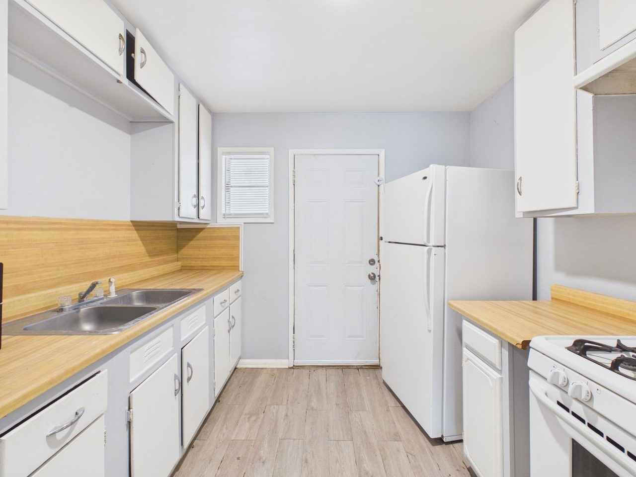 2711 Duncan Dr - Photo 6 of 17