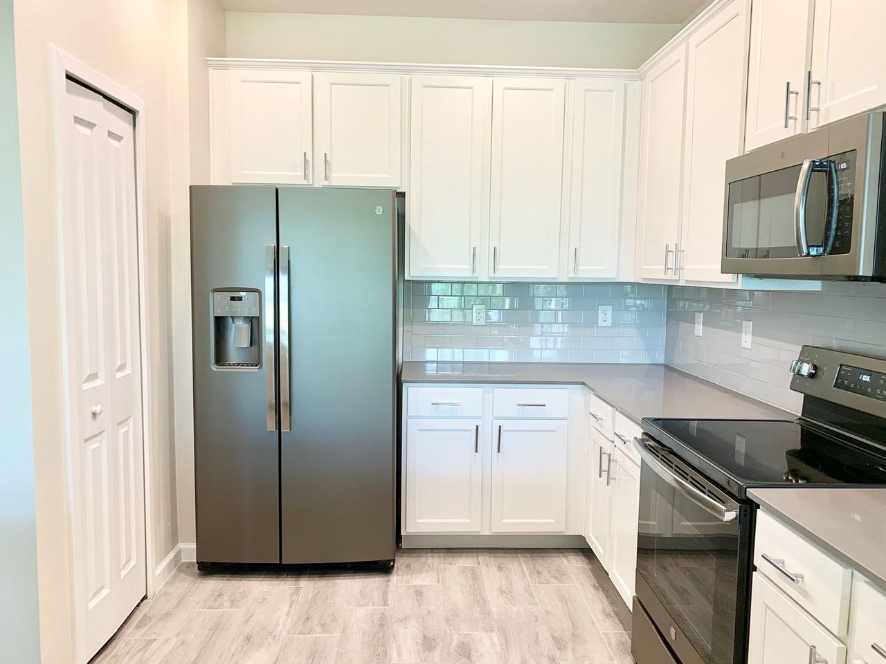 9818 Red Eagle Dr - Photo 4 of 14