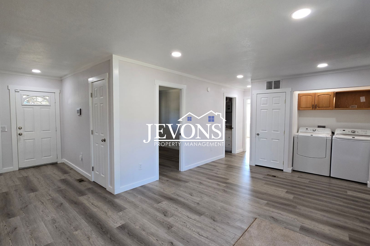 503 N 12th St - Photo 2 of 12