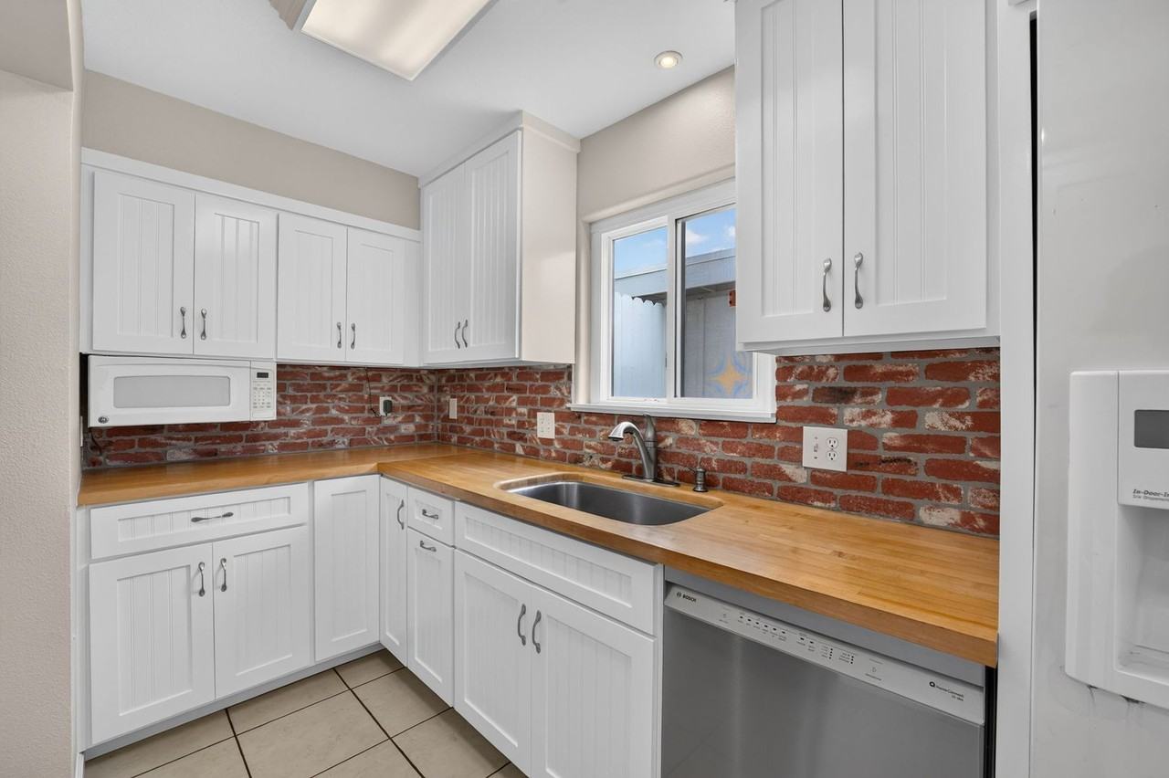 9838 Argyle Dr - Photo 4 of 13