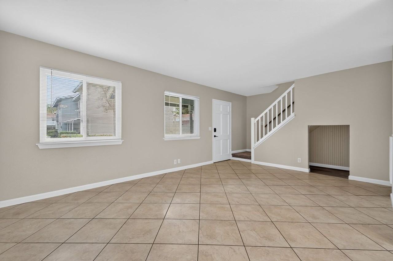 9838 Argyle Dr - Photo 5 of 13