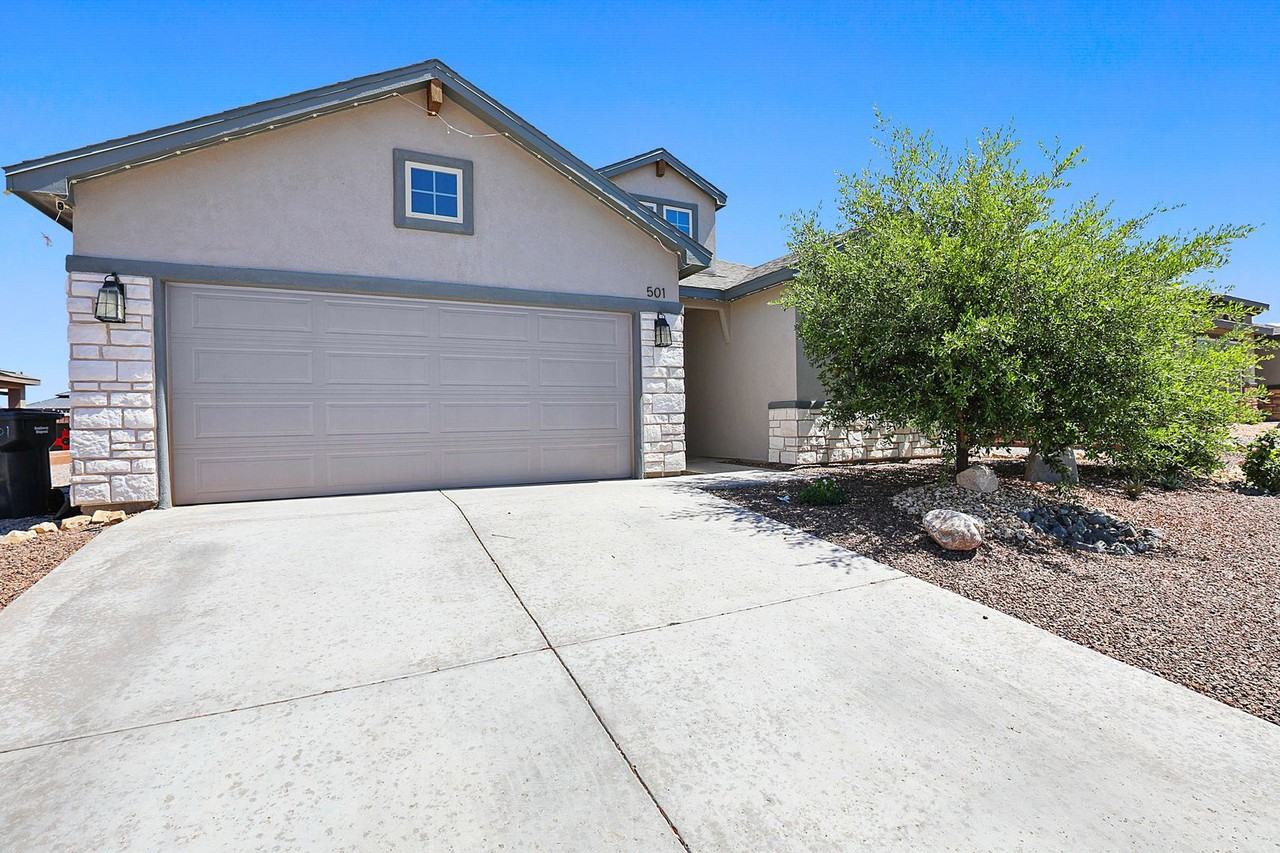 501 Montecito Dr - Photo 2 of 37