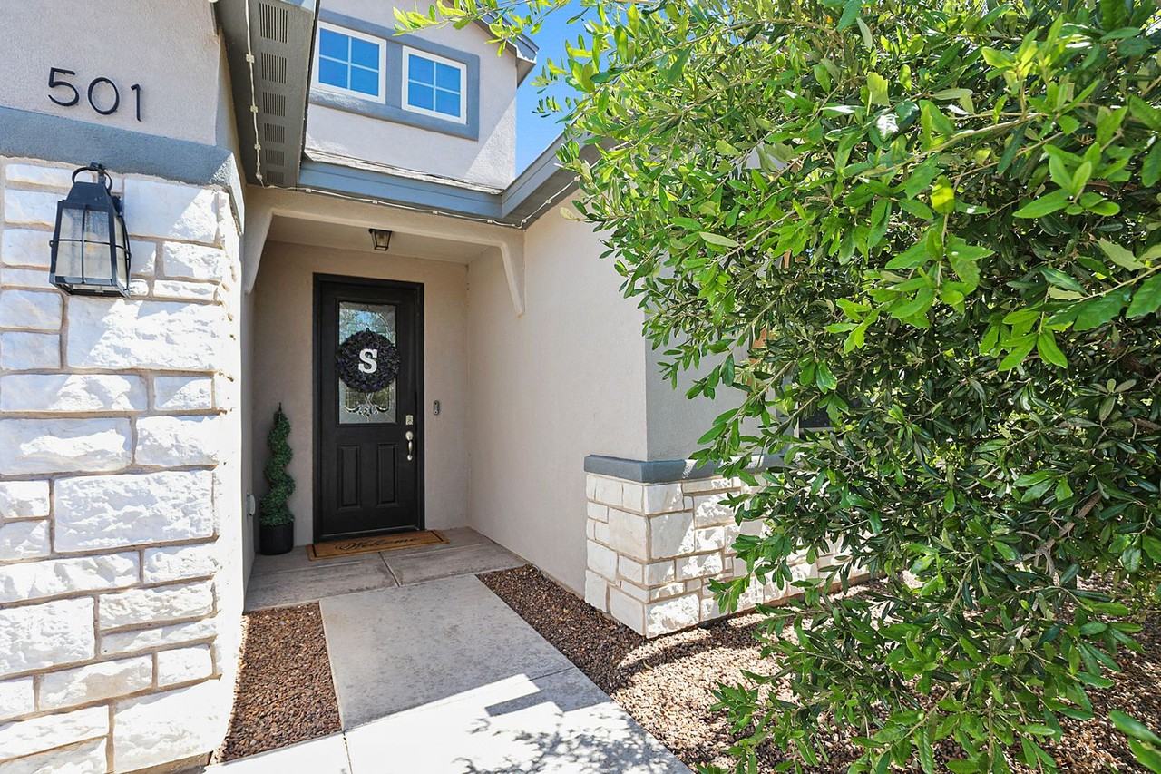 501 Montecito Dr - Photo 3 of 37
