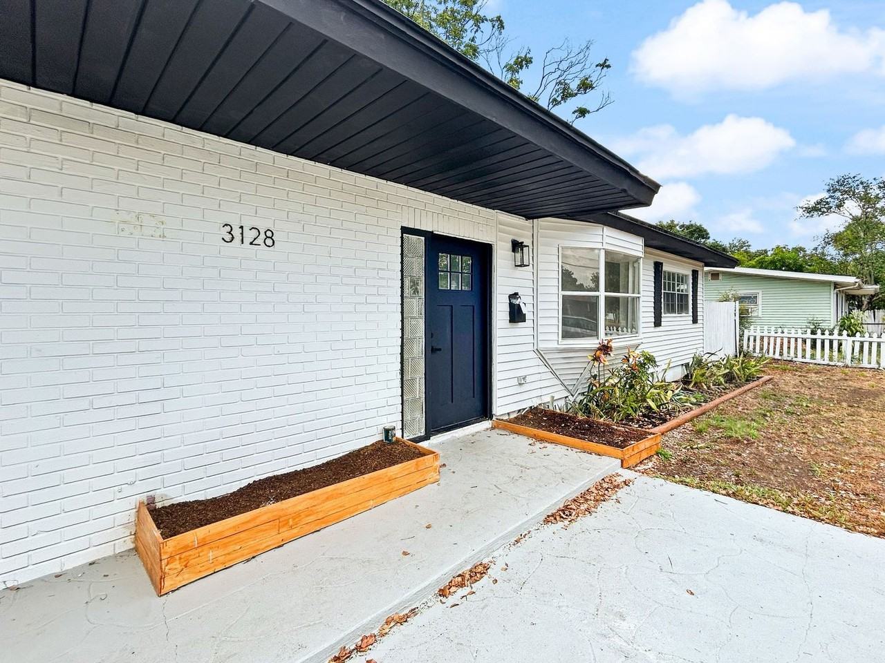 3128 49th St N - Photo 2 of 26